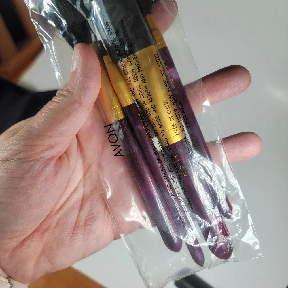 Avon Makeup Brush Set Unused  4 Brushes Blush Lips Brows